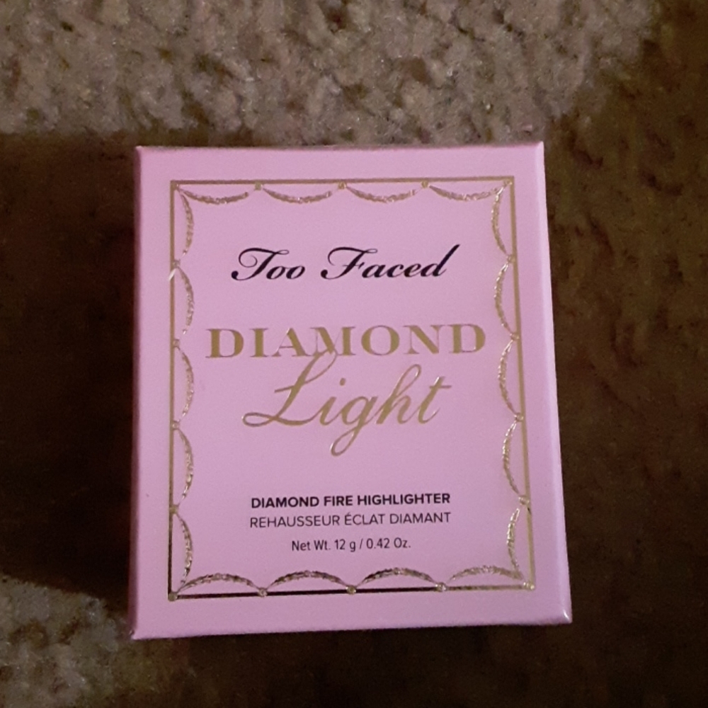 Too Faced diamond light highlighter